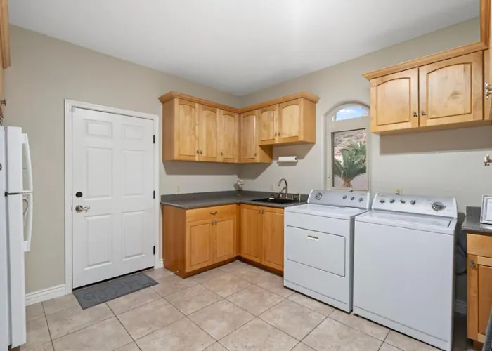 Hébergement de vacances 4br Mountainside Retreat With Pool, Hot Tub And Games