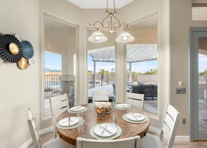 Hébergement de vacances 4br Mountainside Retreat With Pool, Hot Tub And Games *