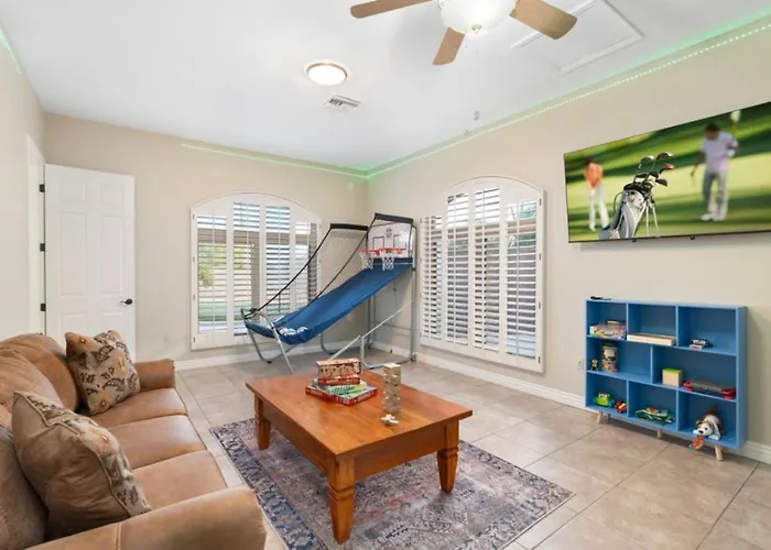 4br Mountainside Retreat With Pool, Hot Tub And Games Hébergement de vacances Mesa