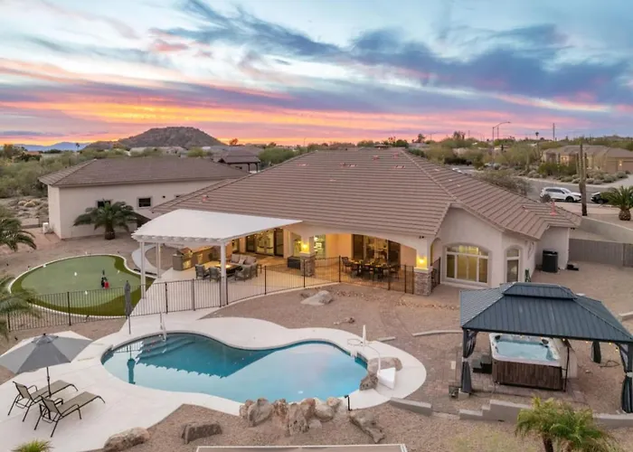 Hébergement de vacances 4br Mountainside Retreat With Pool, Hot Tub And Games *