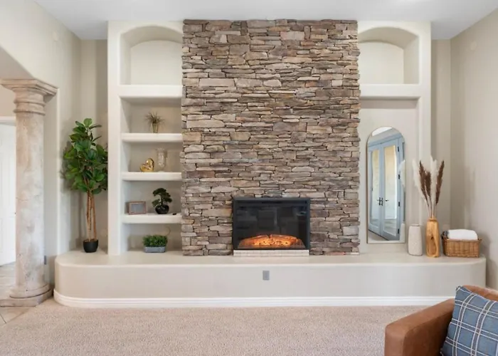Hébergement de vacances 4br Mountainside Retreat With Pool, Hot Tub And Games